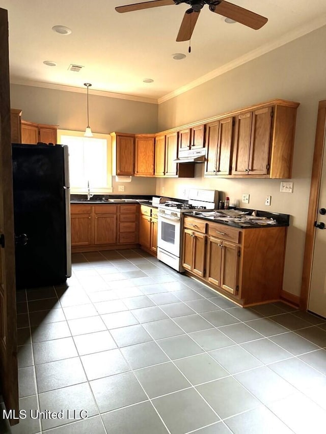 12 N Oak St, Vidalia, LA 71373 - kitchen with ceiling fan, black fridge, white range with gas stovetop, crown molding, and pendant lighting