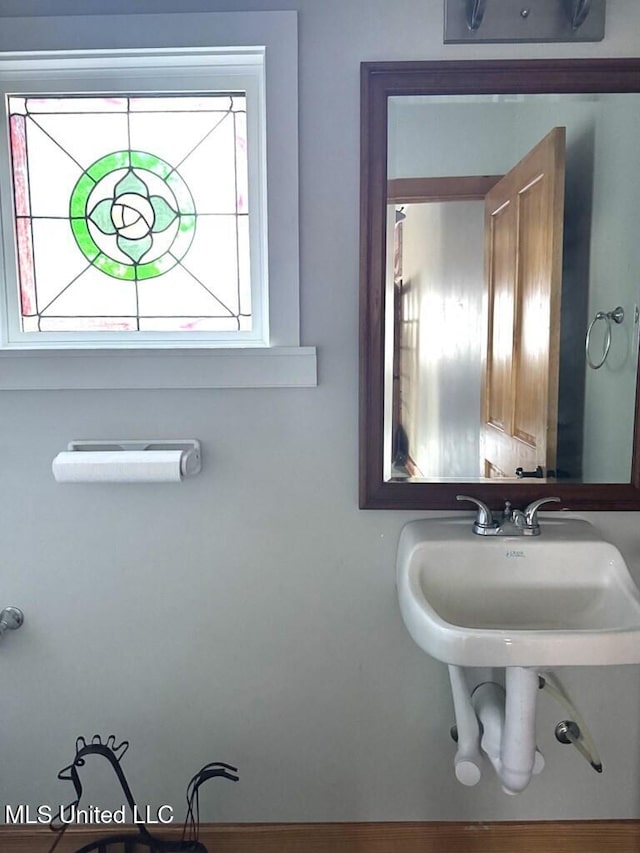 12 N Oak St, Vidalia, LA 71373 - bathroom with sink