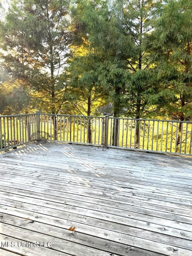 12 N Oak St, Vidalia, LA 71373 - view of wooden terrace