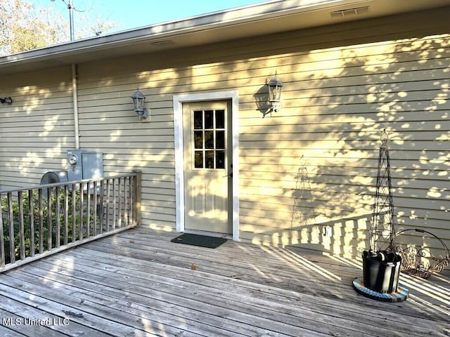 12 N Oak St, Vidalia, LA 71373 - view of wooden terrace