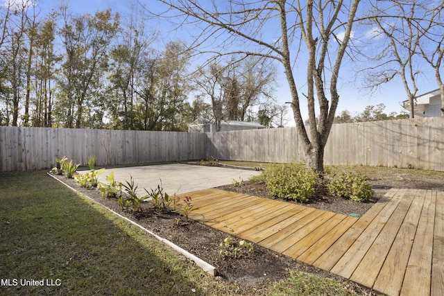 view of yard with a patio