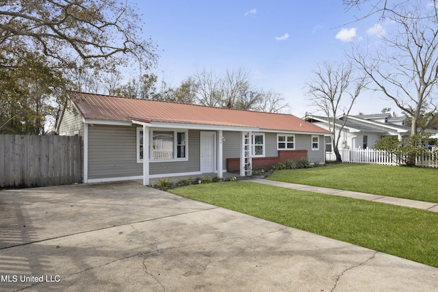 ranch-style house featuring a front lawn