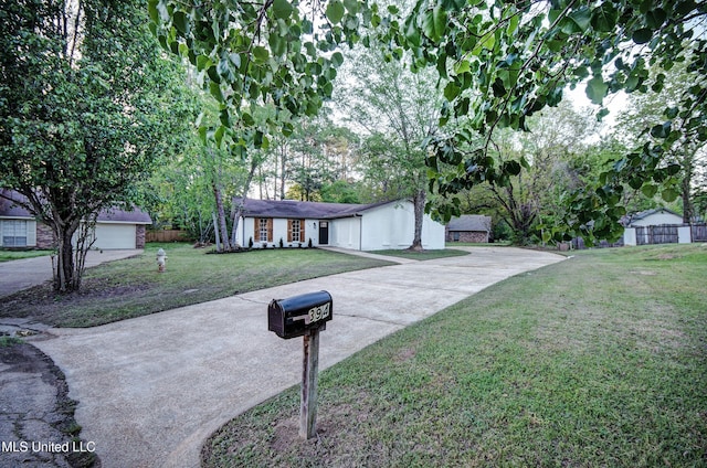 394 Woodcliff Dr, Jackson, MS 39212 - single story home with driveway, fence, and a front lawn