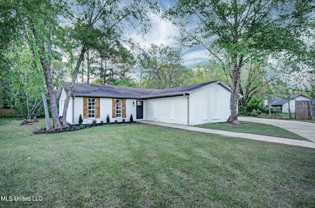 394 Woodcliff Dr, Jackson, MS 39212 - ranch-style house with driveway, a front yard, and brick siding