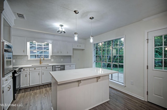 394 Woodcliff Dr, Jackson, MS 39212 - kitchen featuring stainless steel appliances, visible vents, dark wood-style flooring, and a sink