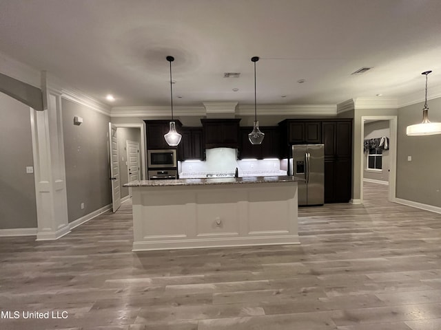 kitchen featuring crown molding, stainless steel appliances, and light wood-style floors