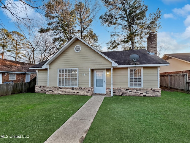 view of front facade with a front lawn