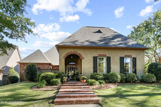 view of front of house with a front yard