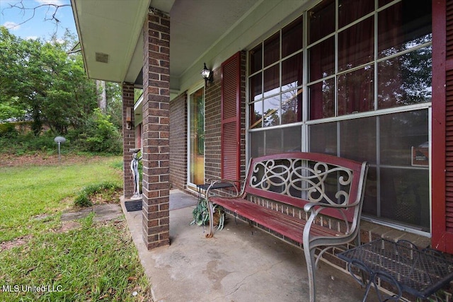 2530 Crestleigh Mnr, Jackson, MS 39204 - view of patio featuring a porch