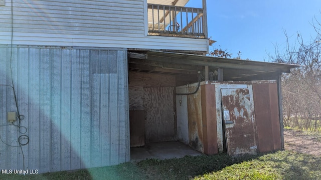 view of outbuilding