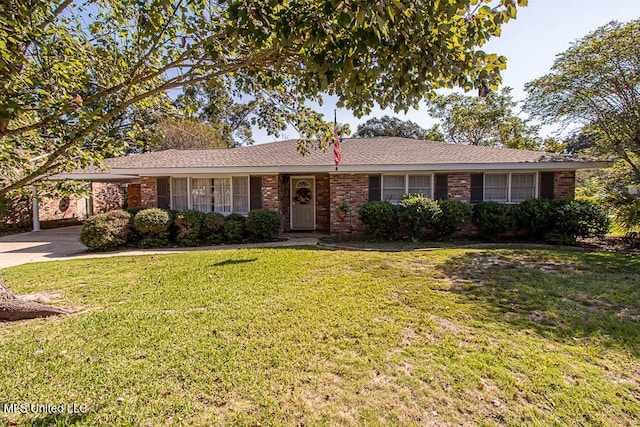 ranch-style house with a front yard