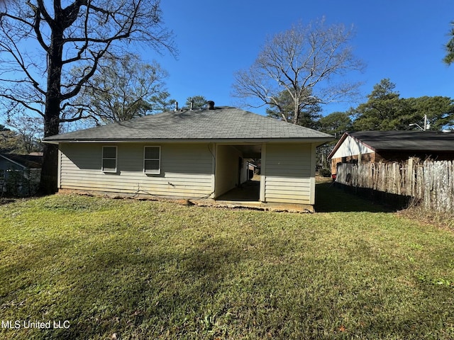 back of house featuring a lawn