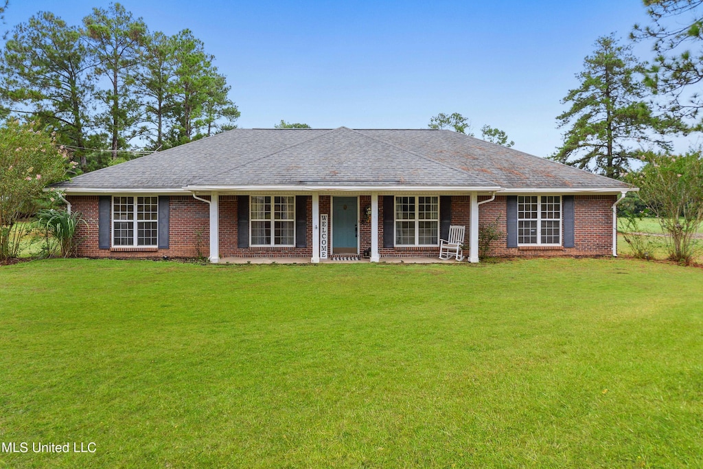 single story home featuring a front yard and covered porch