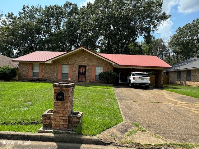 ranch-style house featuring a front yard