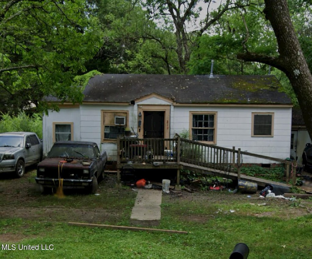 view of front of home featuring a wooden deck