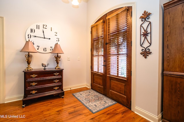704 Tortoise Rdg, Brandon, MS 39047 - foyer entrance featuring wood finished floors and baseboards