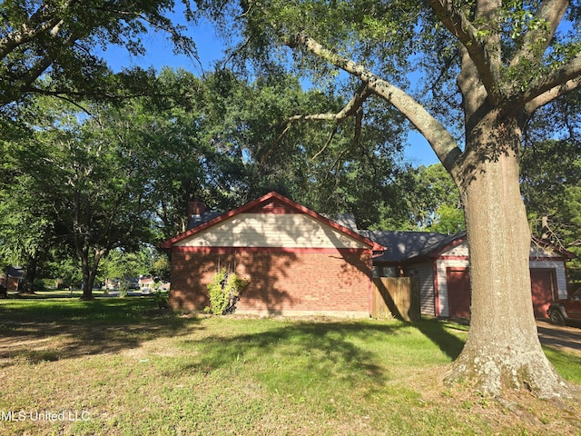 exterior space featuring a front yard