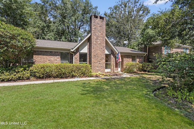 view of front of house featuring a front yard