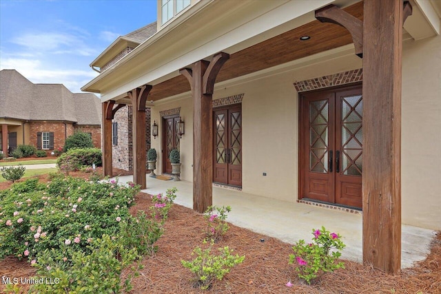 entrance to property featuring covered porch