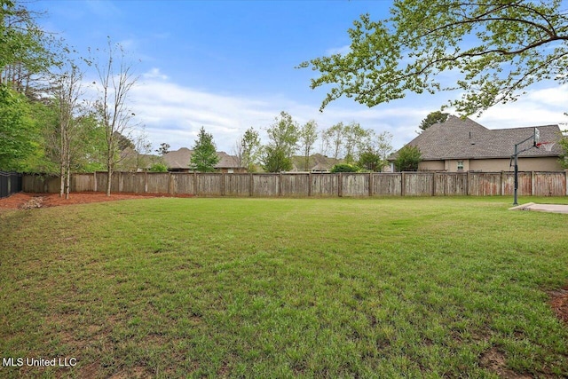 view of yard featuring a fenced backyard