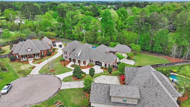 bird's eye view with a view of trees