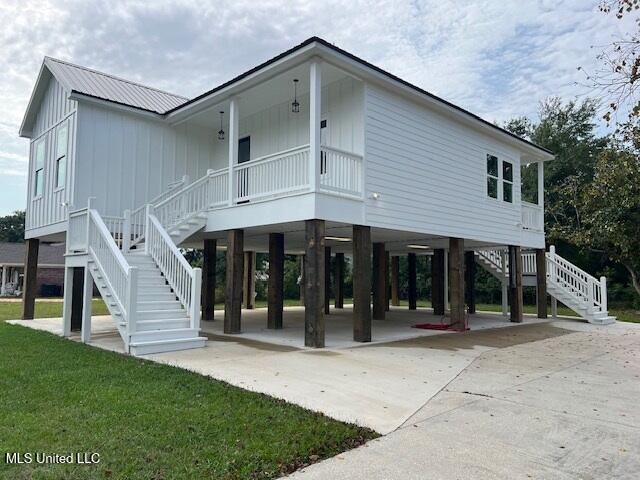 exterior space featuring a front yard and a carport