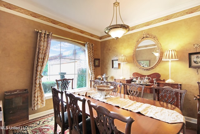 dining space with ornamental molding