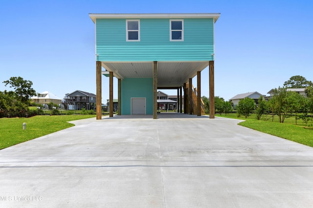 view of front facade featuring a front lawn and a carport