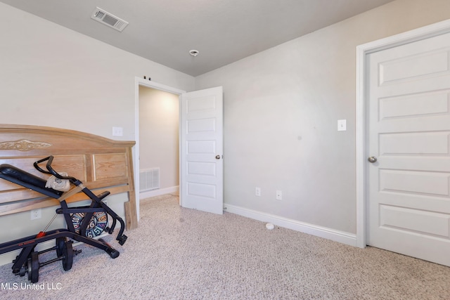 workout room with carpet flooring, baseboards, and visible vents