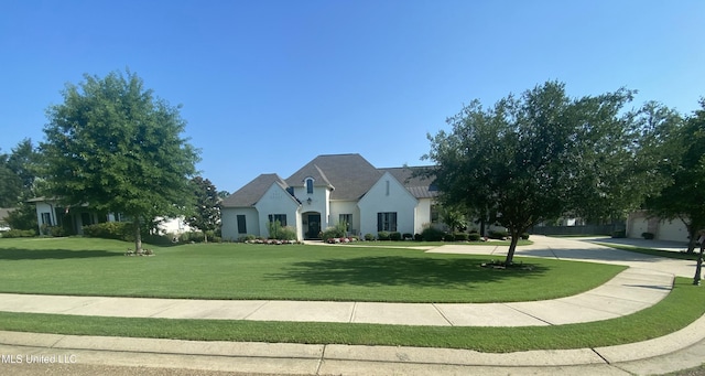 view of front of house featuring a front lawn