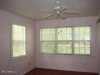 empty room with ceiling fan