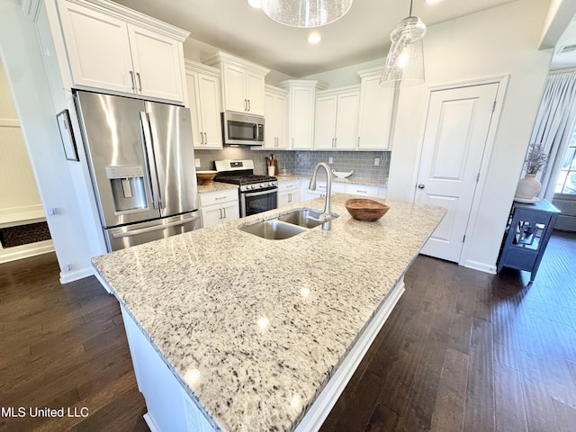 kitchen featuring a sink, decorative backsplash, dark wood-type flooring, stainless steel appliances, and white cabinets