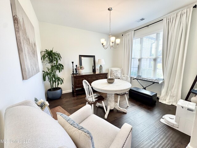 dining room with baseboards, dark wood-style flooring, an inviting chandelier, and visible vents