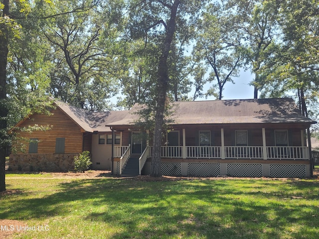 view of front of house with a front lawn