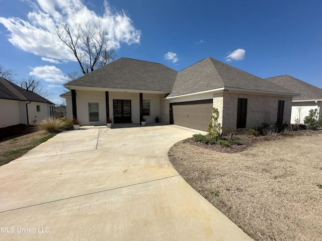 view of front facade featuring a garage