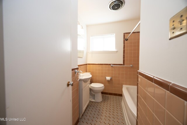 full bathroom featuring vanity, tile walls, shower / bathing tub combination, and toilet