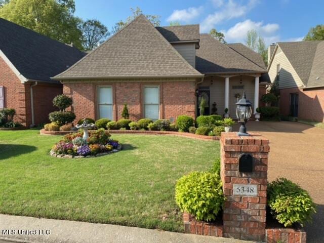 view of front of property with a front lawn