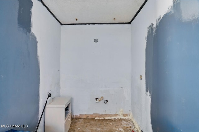 9 Gail St, Hattiesburg, MS 39402 - bathroom with ornamental molding