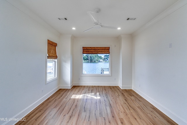 unfurnished room with light hardwood / wood-style floors, crown molding, and ceiling fan