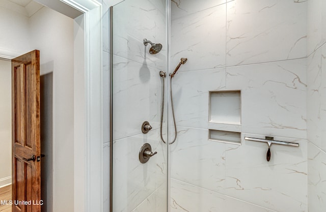 bathroom featuring tiled shower