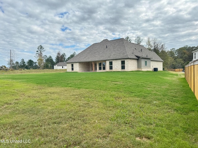 back of house featuring a lawn