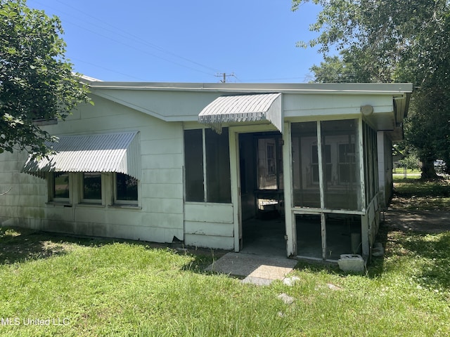 3701 14th St, Gulfport, MS 39501 - back of house featuring a sunroom and a lawn