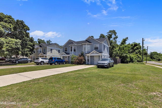 view of front facade featuring a front lawn