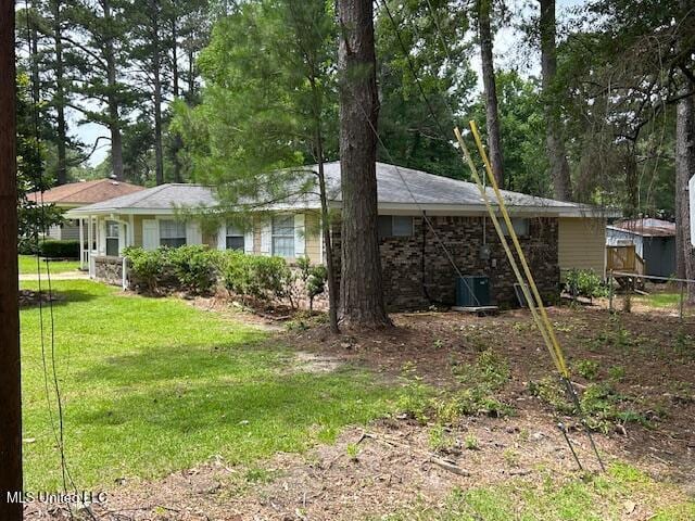 805 Choctaw Dr, Laurel, MS 39440 - view of property exterior with a lawn