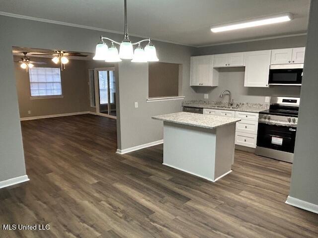 805 Choctaw Dr, Laurel, MS 39440 - kitchen with stainless steel range with electric stovetop, crown molding, black microwave, a sink, and baseboards