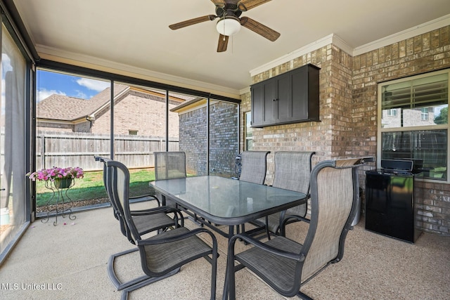 sunroom with ceiling fan