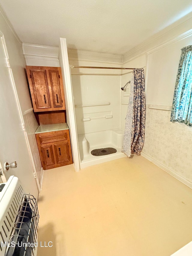 bathroom featuring crown molding, a shower with shower curtain, and radiator