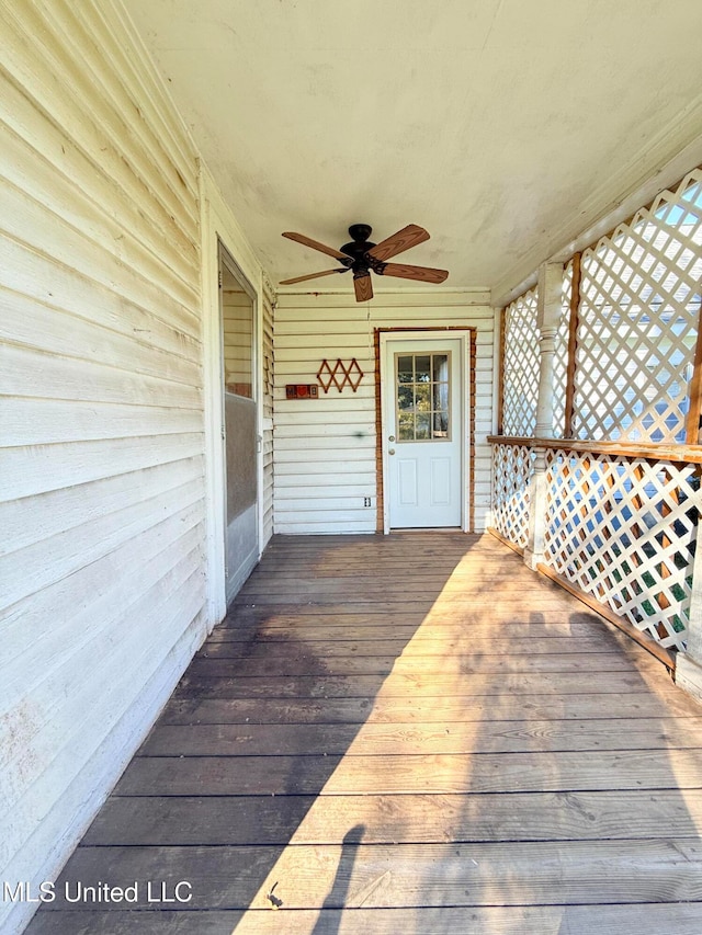 deck with ceiling fan