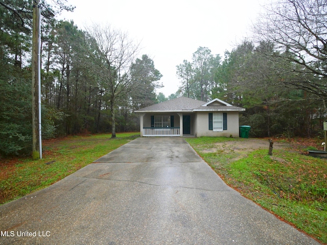 view of front of house with driveway and stucco siding