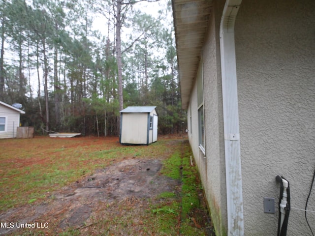 view of yard with an outbuilding and a shed